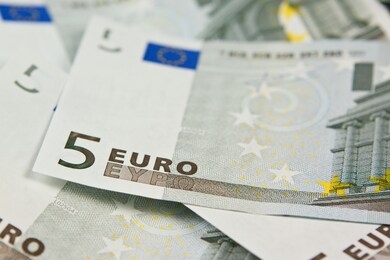 收入 备注 欧元 贷款 财务 桩 商务 银行 银行 纸币 纸张 货币 付款 储蓄 信贷 现金 欧洲 组 财富 业务 欧洲 投资 工资 经济 工资 支出 钱 特写镜头 背景 成功 帐户 经济 财务