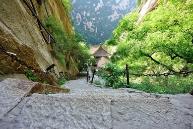 thousand feet cliff at mount hua