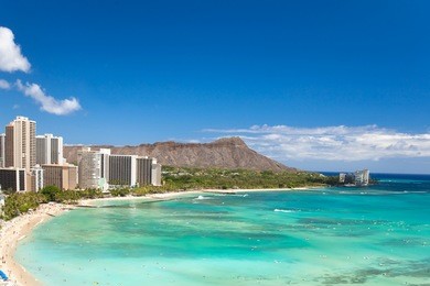 beautiful waikiki beach in tropical hawaii