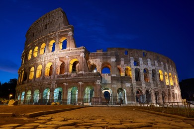 nightviewofcolosseuminromeitalyromearchitectureandlandmarkrome