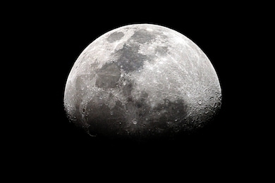 moon background / the moon is an astronomical body that orbits planet earth and is earth's only permanent natural satellite