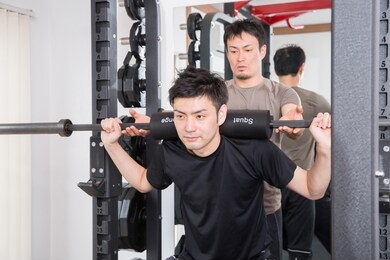 people who strengthen a body by sports gym