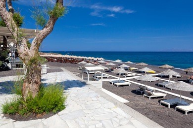 kamari beach santorini