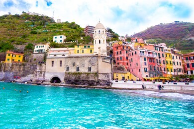 vernazza, one of the five famous coastal village in the cinque terre national park, liguria, italy