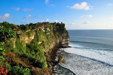 bali island uluwatu temple view