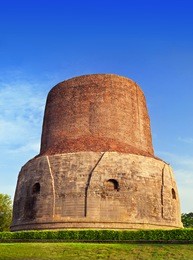 dhamekh stupa in sarnath, varanasi, india
