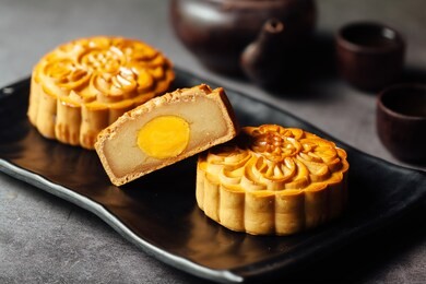 mid autumn moon cake and decoration