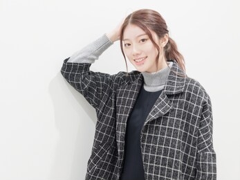 portrait of young asian woman with nevus on her chin lean against white wall with hand on head, looking and smiling at camera, chinese beautiful girl in spring clothes.