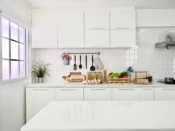 clean white kitchen  saw and wanted to cook