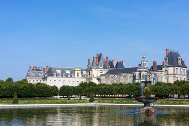      fountain and garden in palace of fontainebleau                  