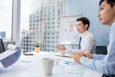 asian businessman presenting business plan charts at the meeting in the office