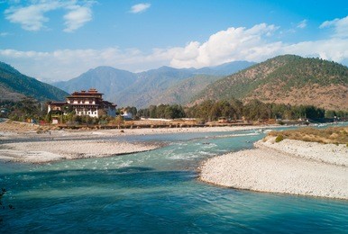 punakha dzong, famous buddhism place in bhutan