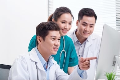 doctors having a medical discussion in office