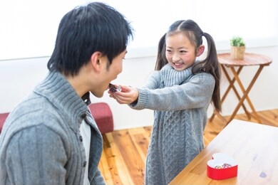 daughter to make father eat chocolate