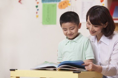 teacher and student reading