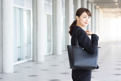 asian young business woman working
