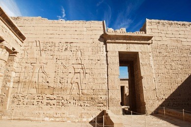 temple medinat habu in luxor 