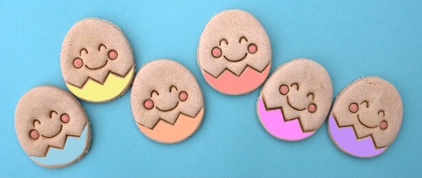 colorful rainbow easter eggs on a pastel background. easter greeting card design. holiday concept.