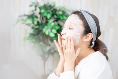 the woman who makes skin care in a house