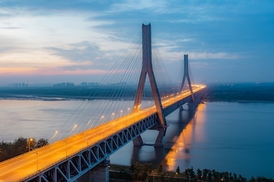 scenery of wuhan yangtze river bridge