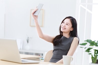 business women use mobile phone self timer