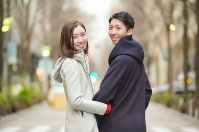 couple walking in the city