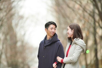 couple walking in the city