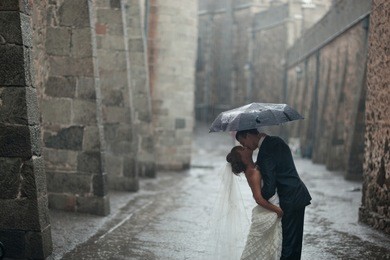 wedding kiss in the rain