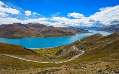 tibetan landscape ( holy lake yamdrok tso )