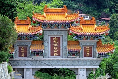 main entrance gateway at kek lok si temple