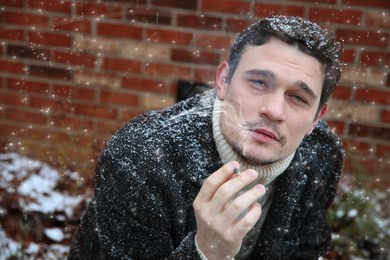 男人 抽烟 憔悴 - 站酷海洛 - 正版图片,视频,字体,音乐素材交易平台