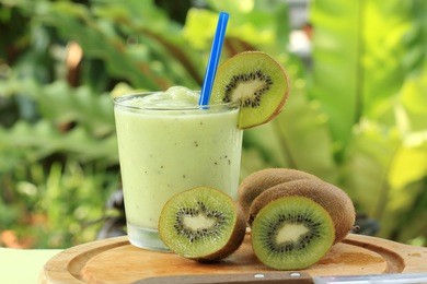 kiwi smoothie for refreshment in the afternoon 