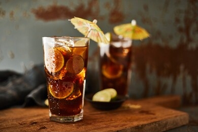 glasses of iced tea with lemon slices.
