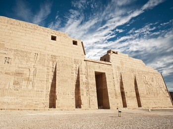 temple medinat habu in luxor 