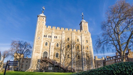 the white tower of the historic tower of london, england