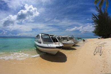 speedboat in mantanani island borneo