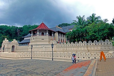 temple of the tooth in kandy, sri lanka