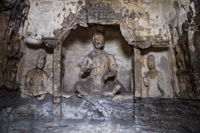 old cracked sculptures in yungang grottoes, datong, china