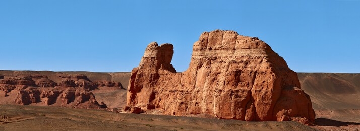 herman cav canyon at sunset. south gobi, mongolia. herman tsav canyon. red sandstone plateau, martian landscape. the site of many paleontological finds. cemetery of dinosaurs.