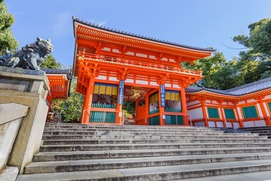 yasaka shrine in kyoto, japan 