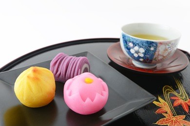 japanese pastry and green tea