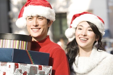japanese couples wearing a santa hat