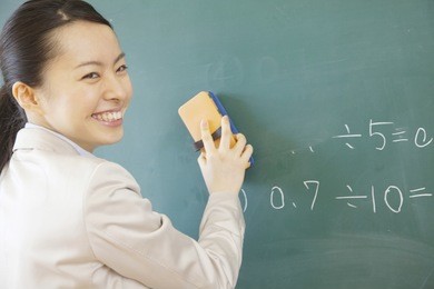 teacher to erase the blackboard