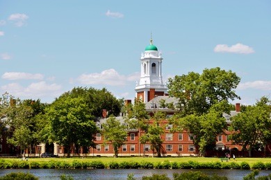 eliot house, harvard university in the summer