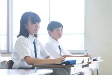 junior high school class scene