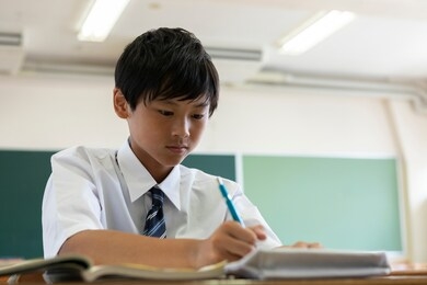 junior high school class scene