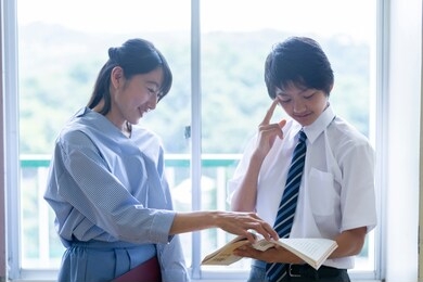 junior high school class scene