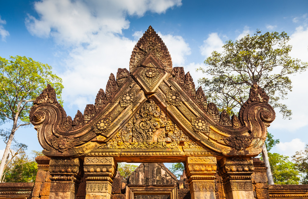 banteay srei castle, the most beautiful ancient castle in cambodia 