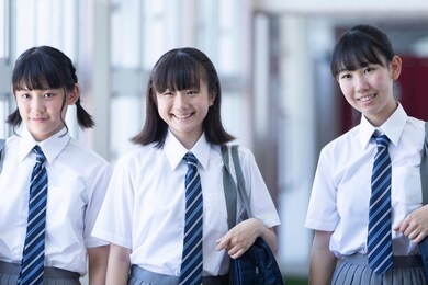 junior high school students walking side by side in the corridor