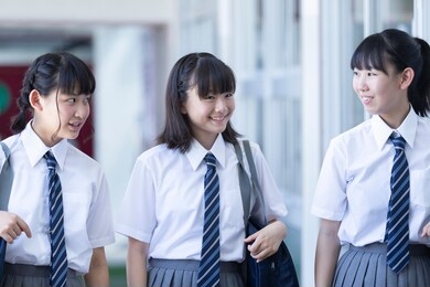 junior high school students walking side by side in the corridor